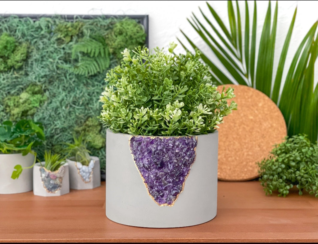 Pottery concrete/gems